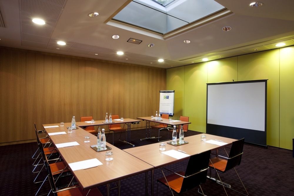 HOLIDAY INN EXPRESS PARIS - CA photo 1