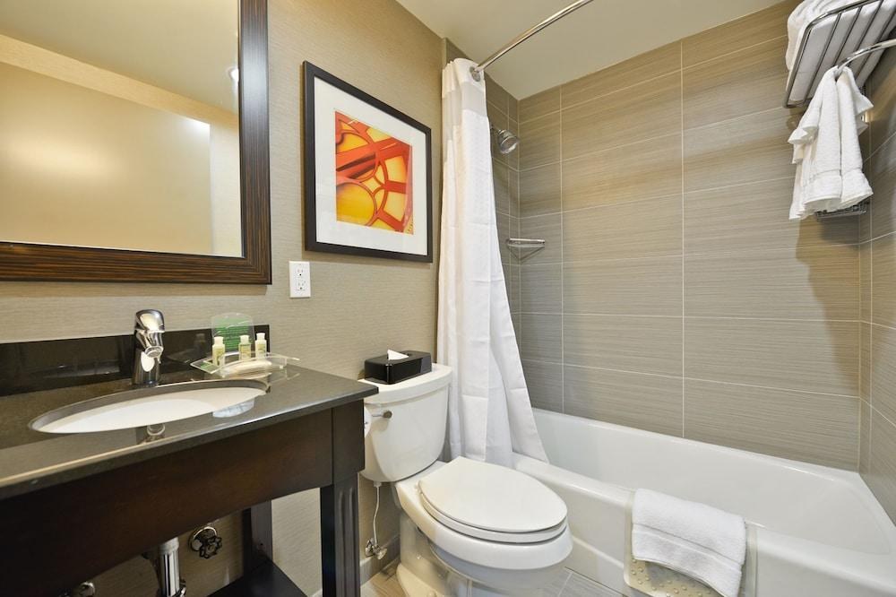 HOLIDAY INN LOWER EAST SIDE photo 2