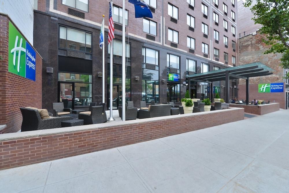 HOLIDAY INN EXPRESS MIDTOWN WEST photo 2