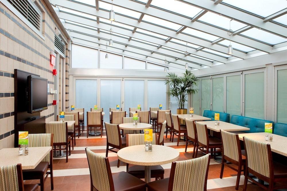 HOLIDAY INN EXPRESS - MANHATTA photo 4