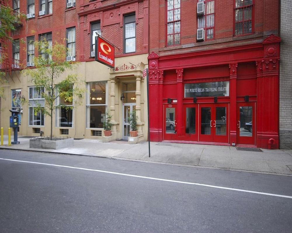 ECONO LODGE TIMES SQUARE photo 2