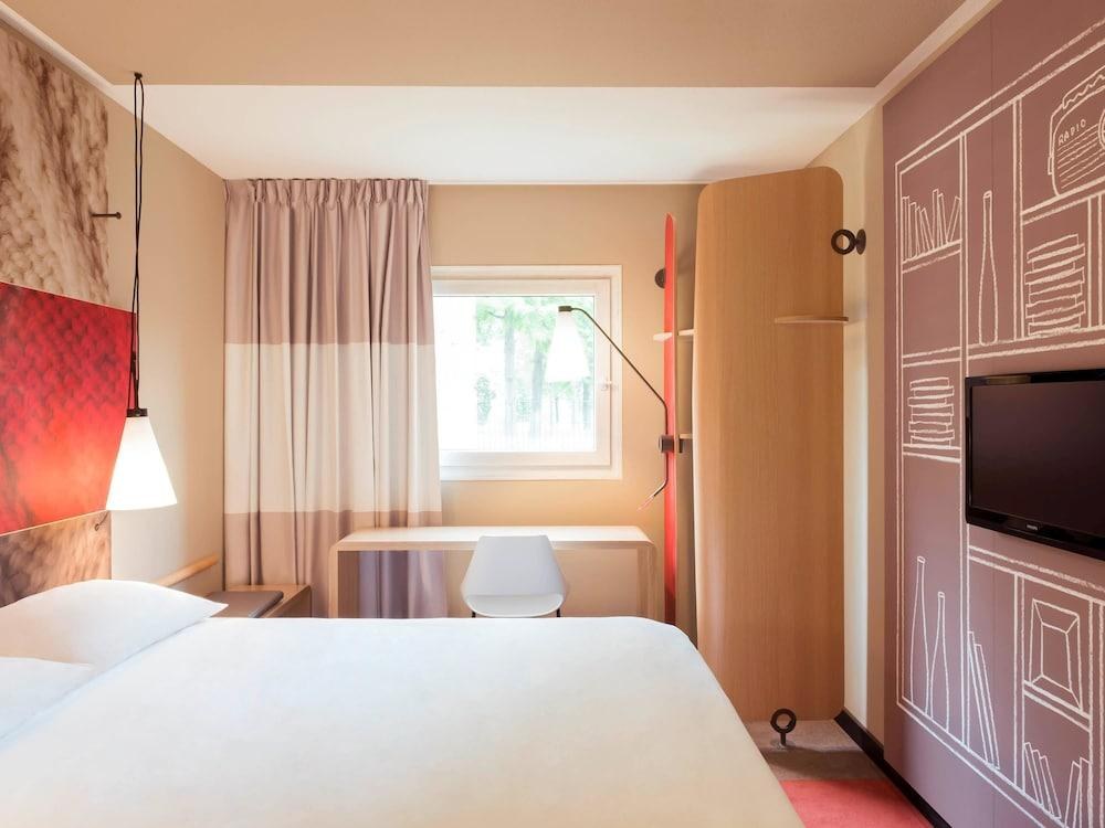 IBIS LONDON CITY photo 2