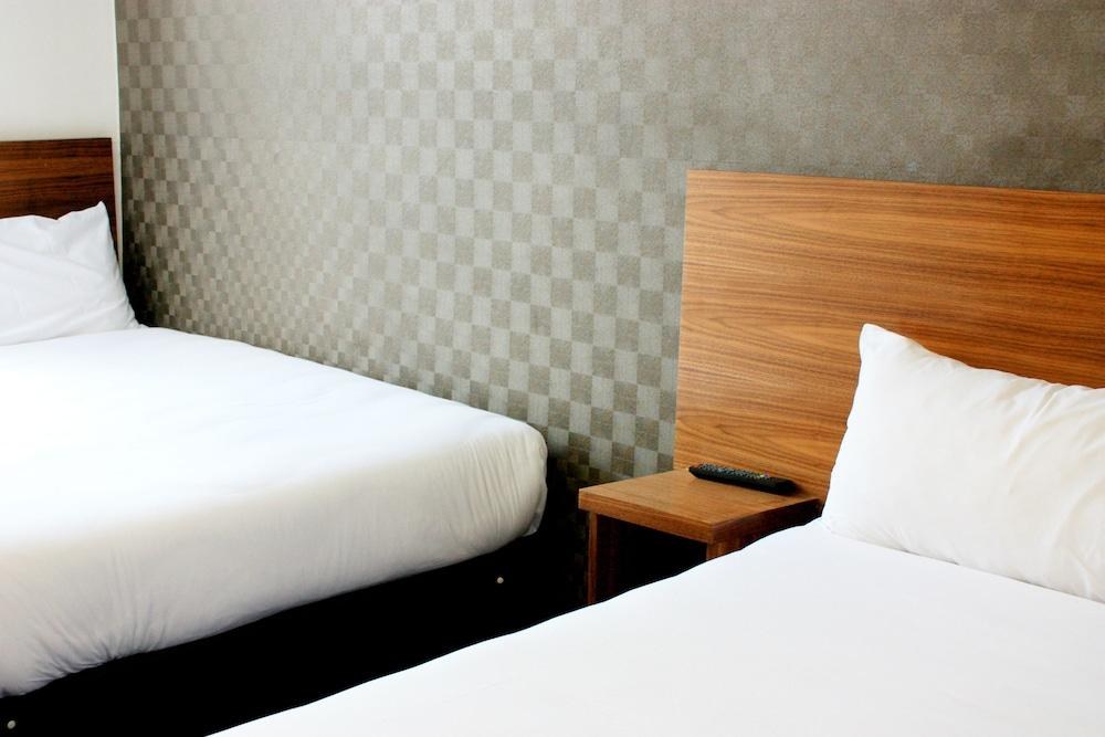 THE PARK HOTEL photo 2