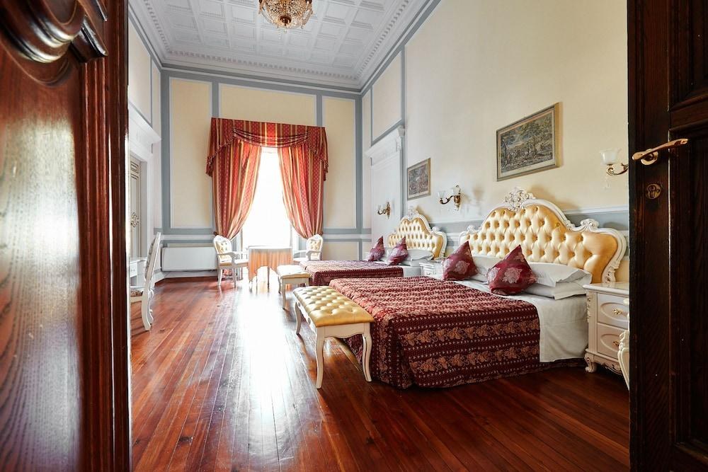 VILLA ROYAL photo 1