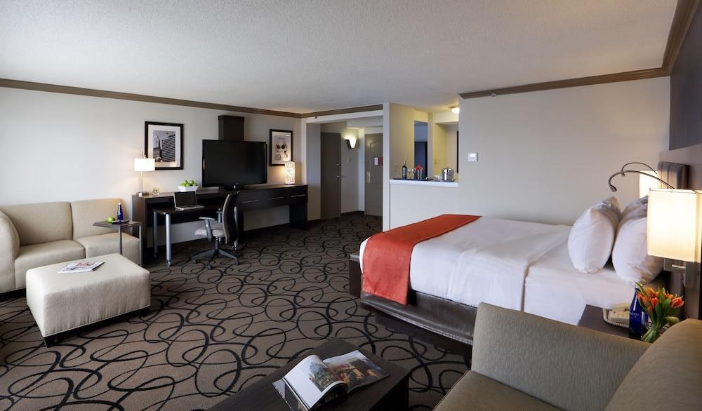 HOLIDAY INN BOSTON BUNKER HILL photo 3