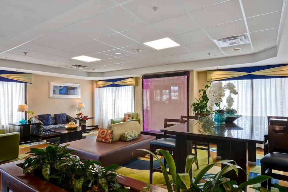 HOLIDAY INN EXPRESS BOSTON photo 2