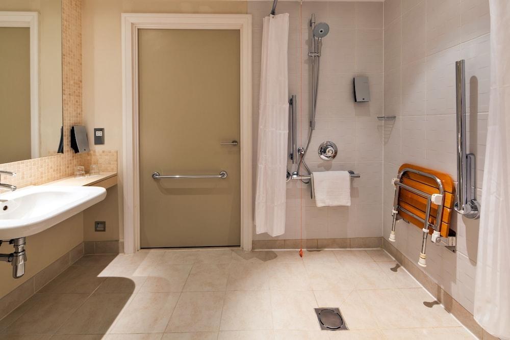 HOLIDAY INN LONDON - STRATFORD CITY photo 3