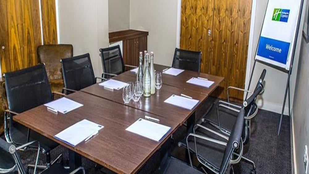 HOLIDAY INN EXPRESS LIVERPOOL - HOYLAKE photo 3