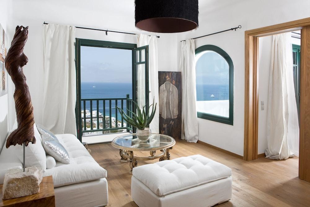THARROE OF MYKONOS photo 4