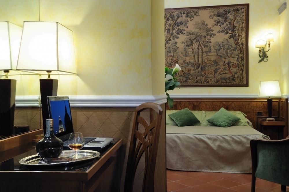 FARNESE photo 1