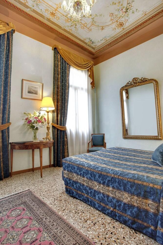 PALAZZO SCHIAVONI photo 2