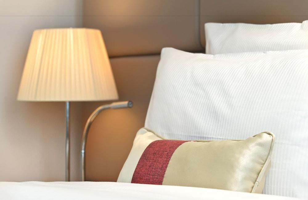 CROWNE PLAZA READING photo 4