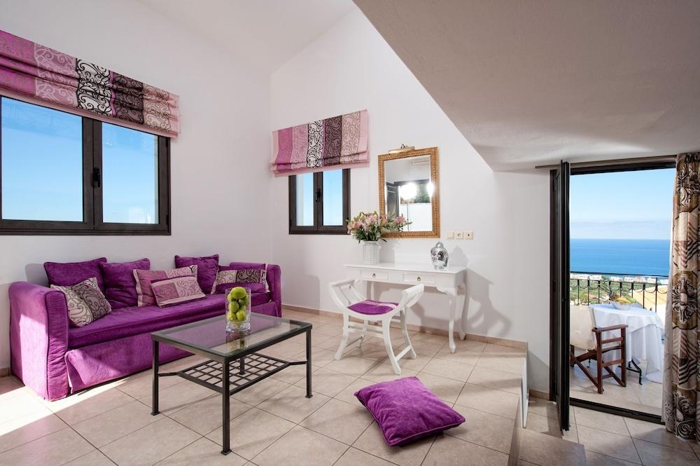 Creta Blue Boutique Hotel & Suites photo 3