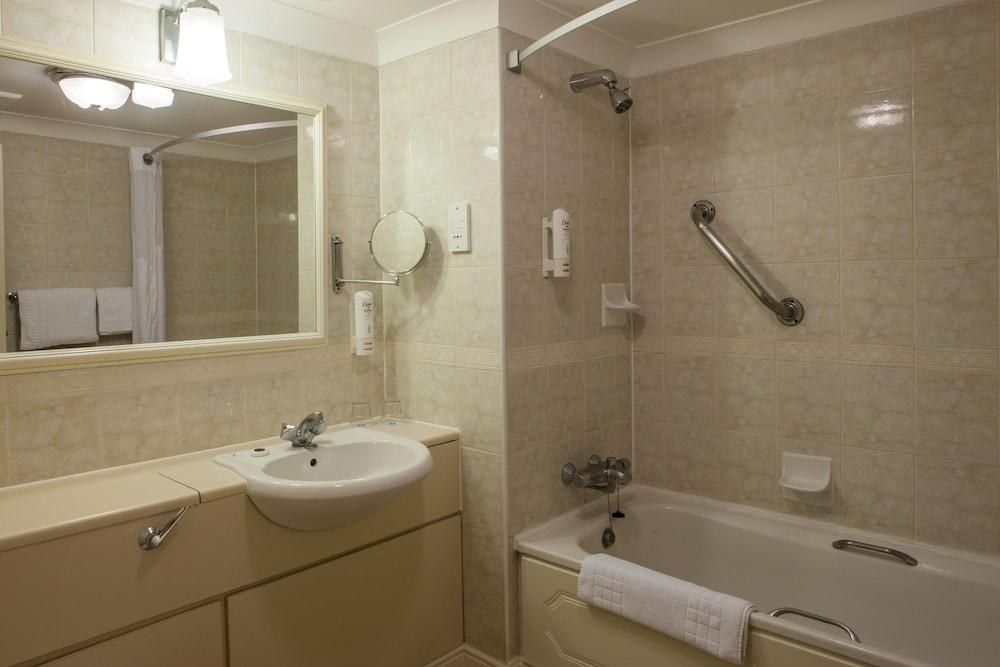 HOLIDAY INN READING WEST photo 2