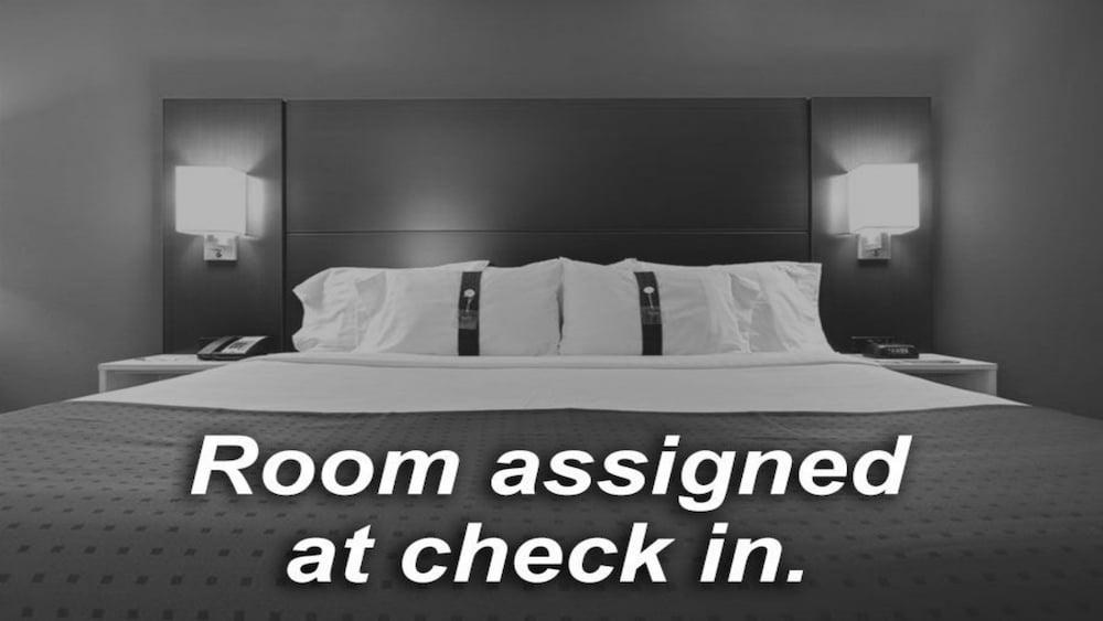 HOLIDAY INN LAGUARDIA AIRPORT photo 3