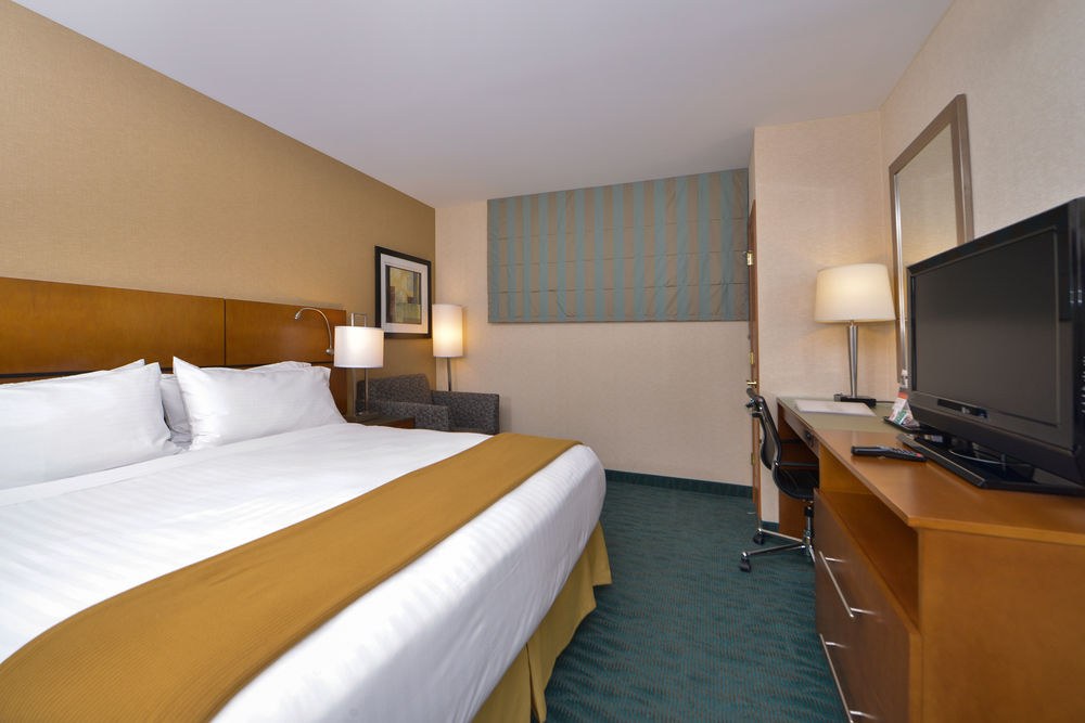 HOLIDAY INN EXPRESS KENNEDY AIRPORT photo 3