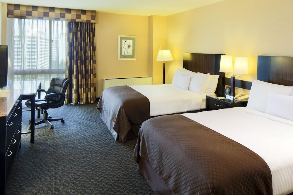 RADISSON JFK AIRPORT photo 2