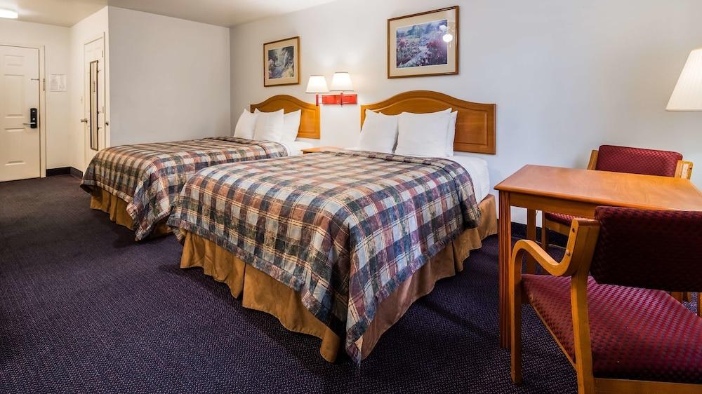 BEST WESTERN PINEYWOODS INN photo 2