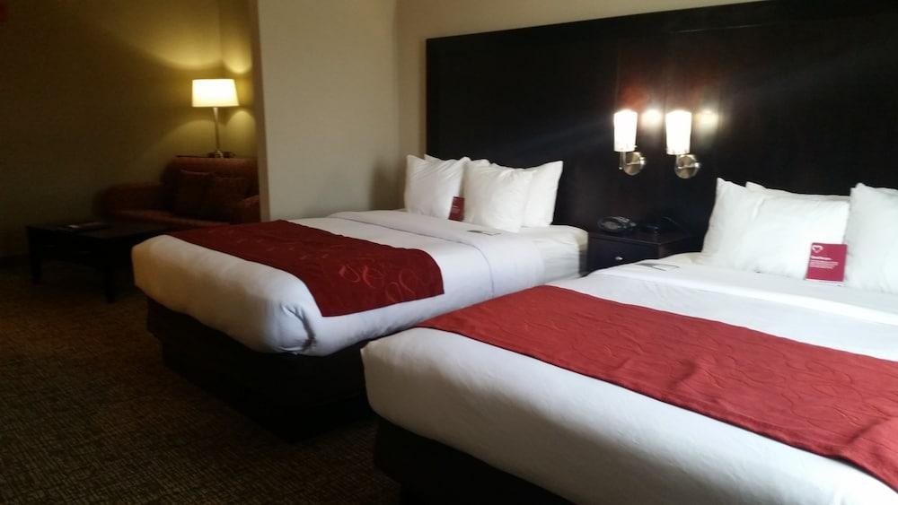 COMFORT SUITES BENTONVILLE photo 2