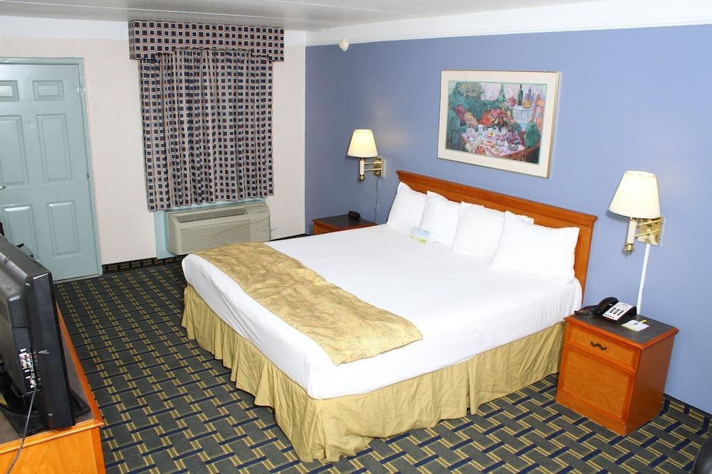 DAYS INN BY WYNDHAM HOUSTON photo 4