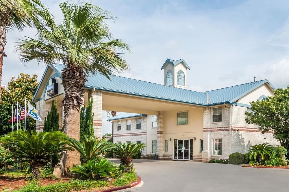 DAYS INN SAN ANTONIO SOUTHEAST BY AT&T CENTER photo 1