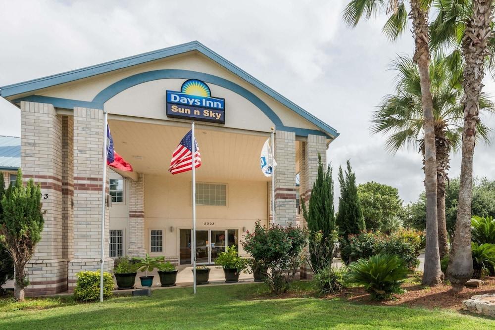 DAYS INN SAN ANTONIO SOUTHEAST BY AT&T CENTER photo 2