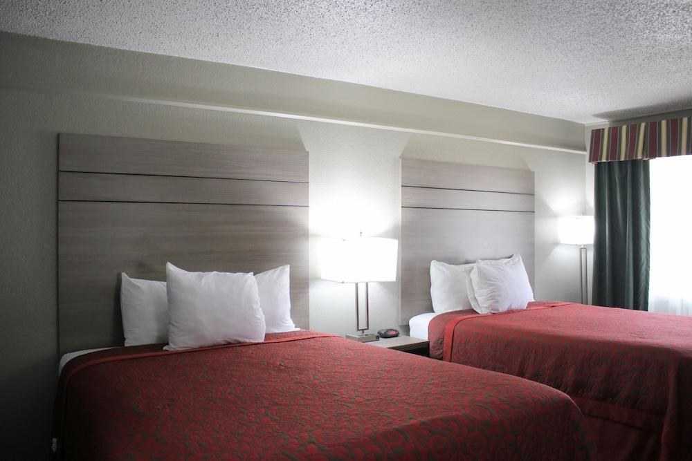 DAYS INN N.W. MEDICAL CENTER photo 2