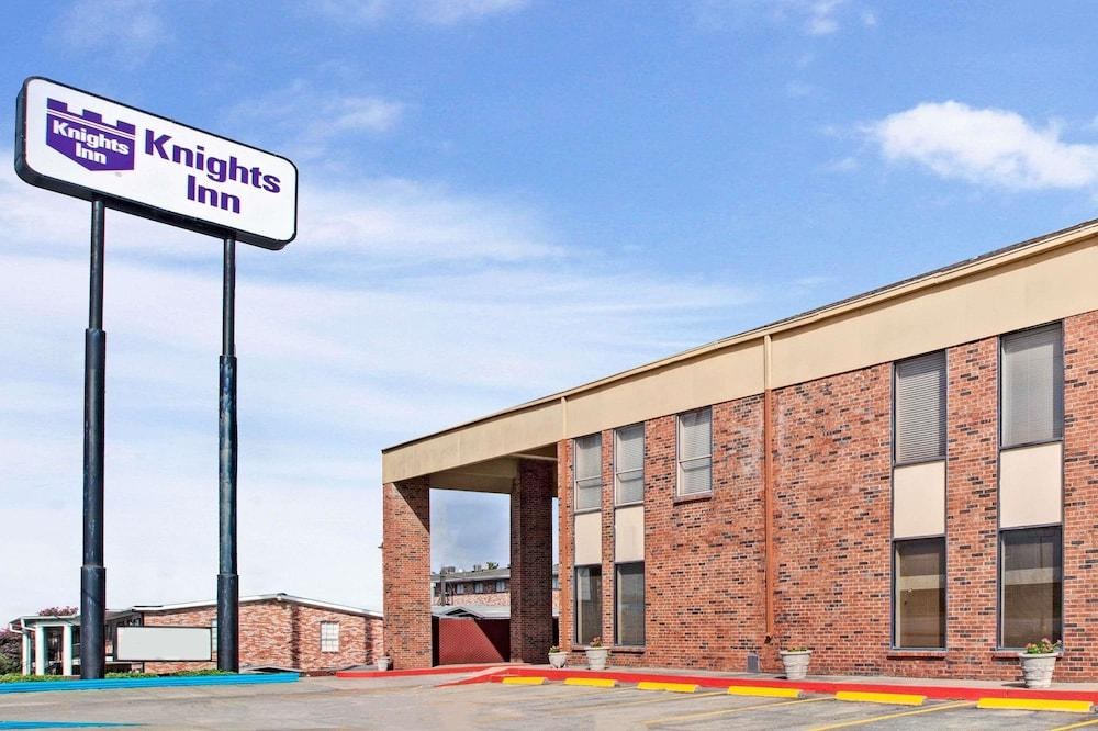 KNIGHTS INN SOUTH HOUSTON photo 2