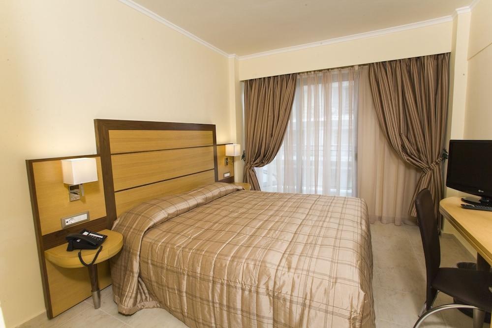 MANOUSOS CITY HOTEL photo 2