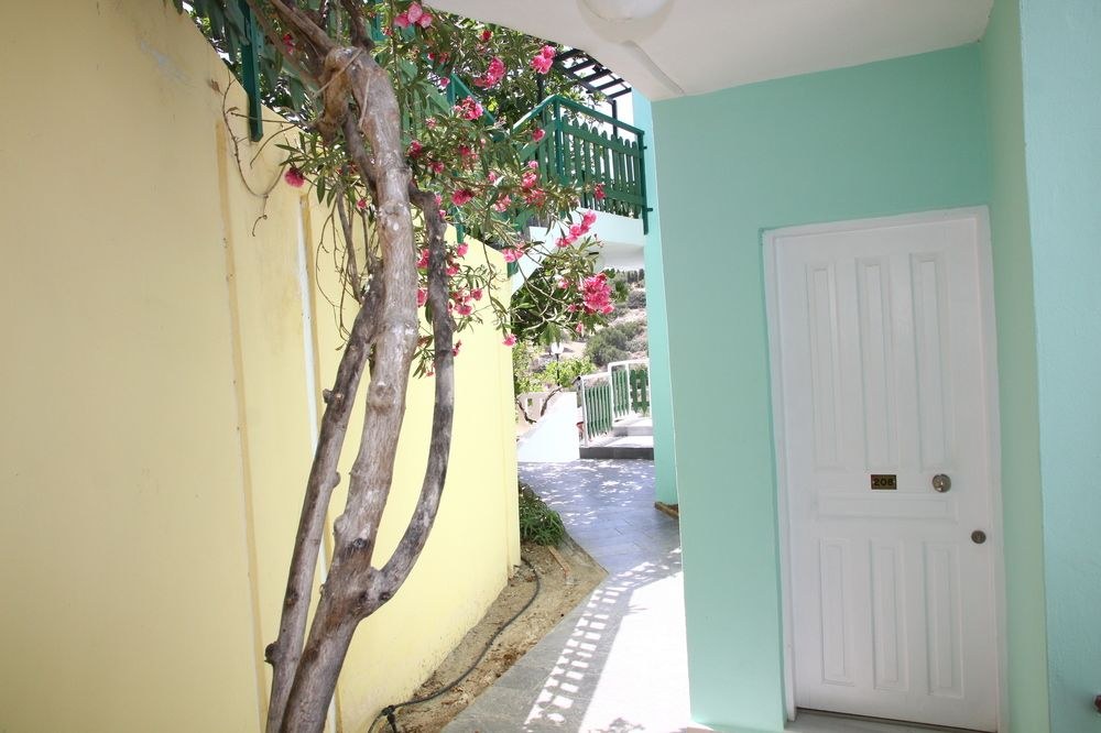 BELLOS APARTMENTS photo 2
