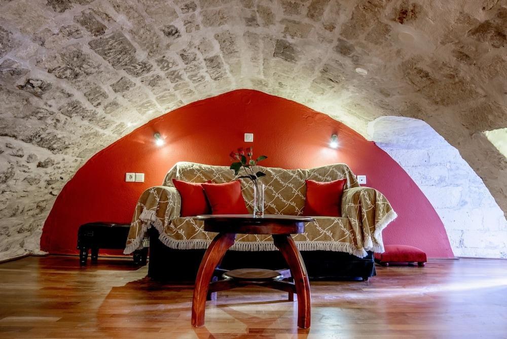 Leo Hotel photo 4
