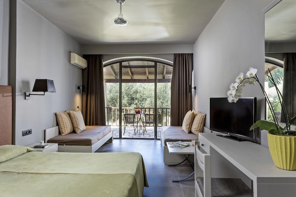 AEOLOS BEACH RESORT photo 2