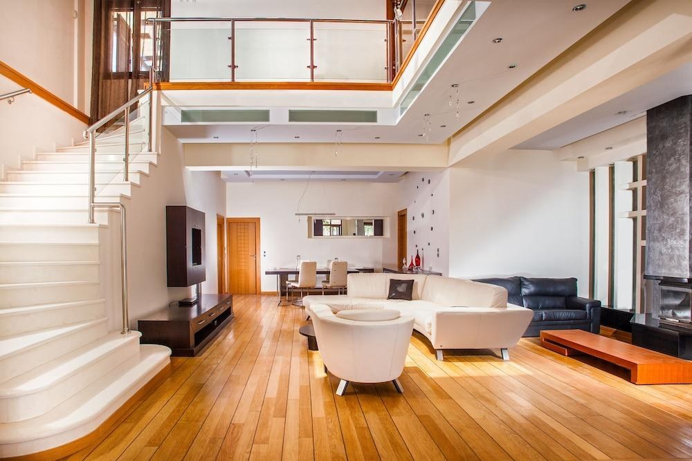 ALEXANDER VILLAS photo 4