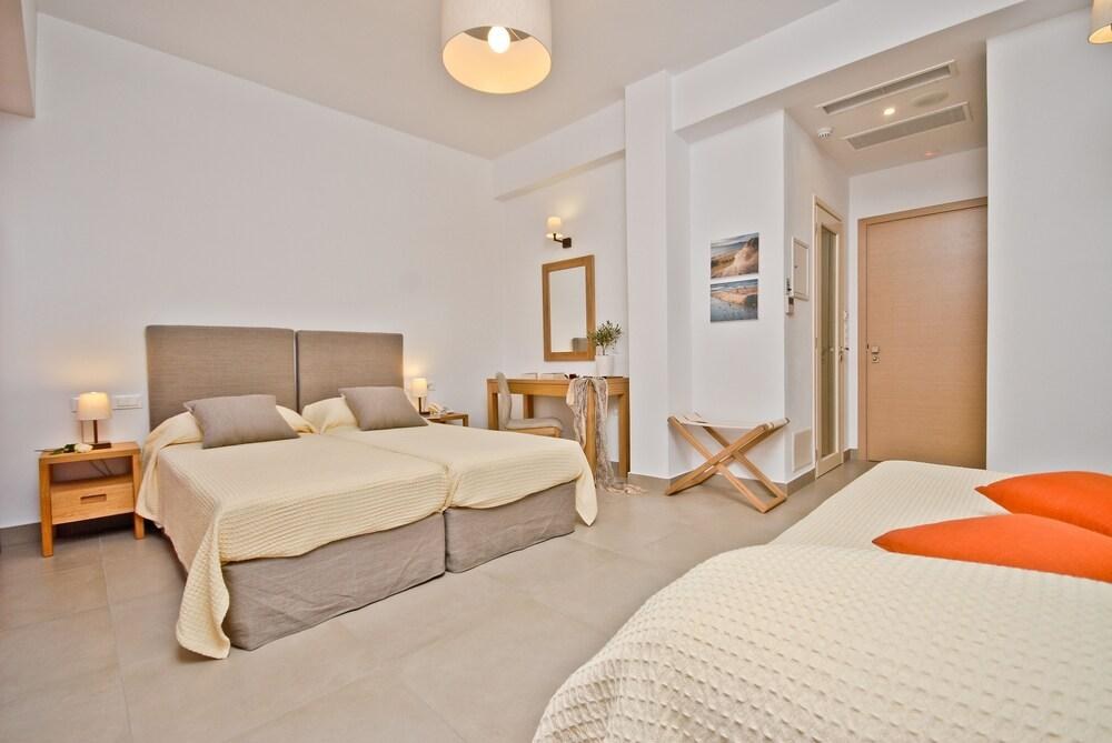 XENIA HOTEL photo 2