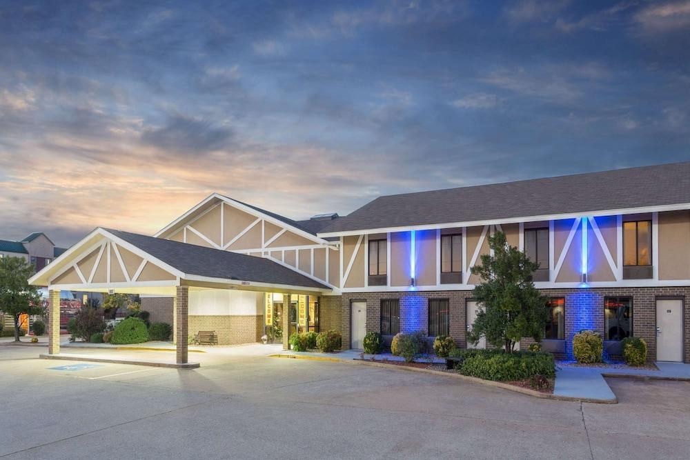 SUPER 8 BENTONVILLE photo 2