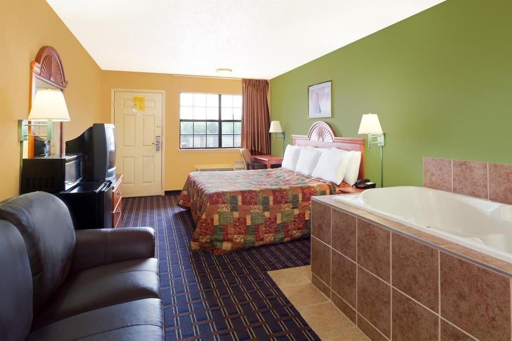 DAYS INN DOWNTOWN-NASHVILLE WEST TRINITY LANE
