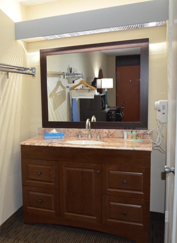 Days Inn & Suites by Wyndham Orlando Airport photo 3