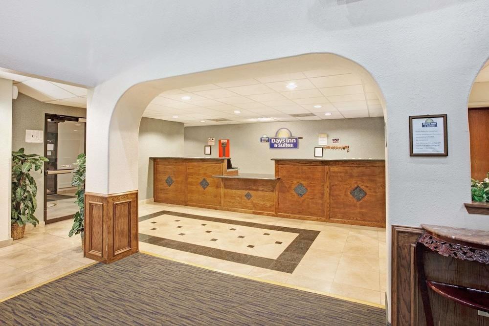 DAYS INN AND SUITES HOUSTON NORTH/ALDINE photo 2