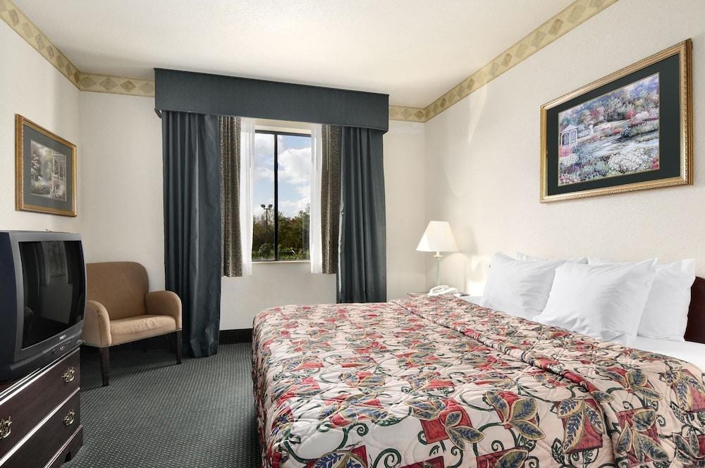DAYS INN AND SUITES HOUSTON NORTH/ALDINE photo 4