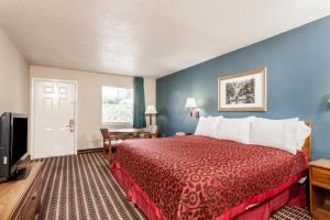 Days Inn By Wyndham Nashville North/Opryland Area photo 1