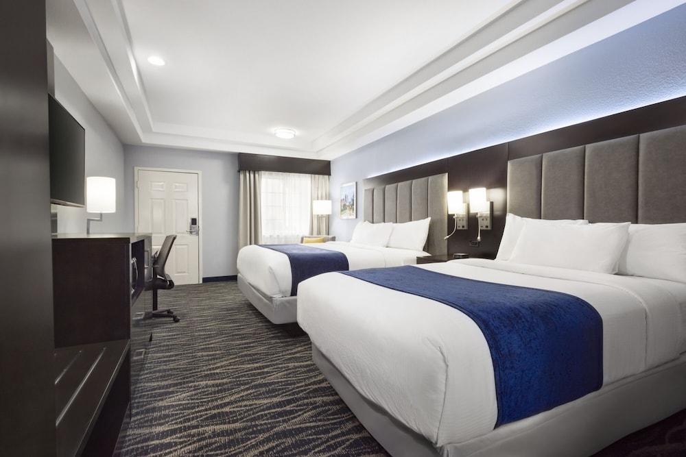 DAYS INN & SUITES HOUSTON HOBBY AIRPORT photo 4