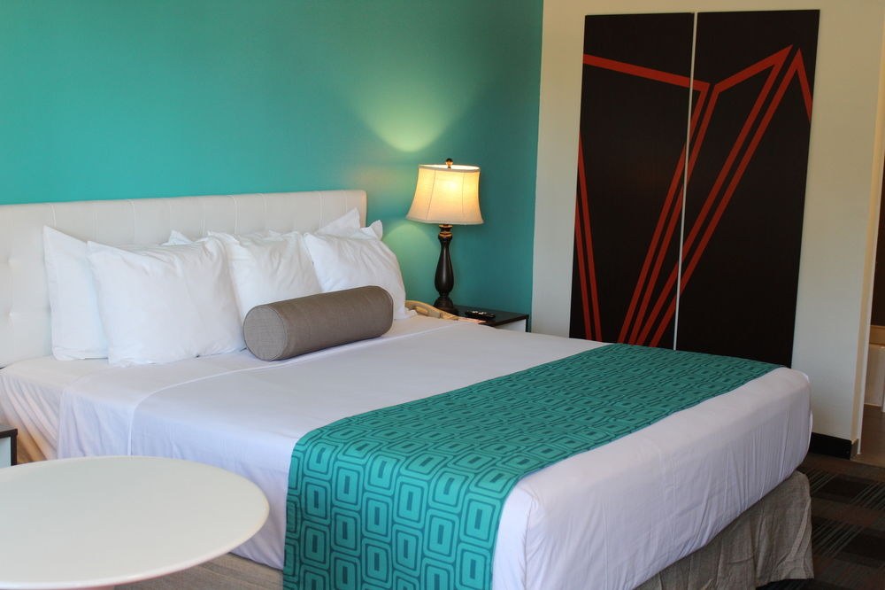 HOWARD JOHNSON BY WYNDHAM SAN DIEGO HOTEL CIRCLE