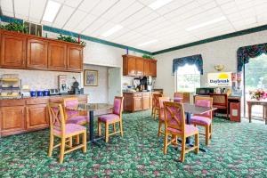 Super 8 by Wyndham Nashville Near Downtown / I-40 photo 2