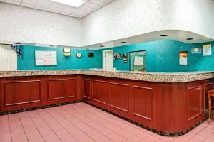 Super 8 by Wyndham Nashville Near Downtown / I-40 photo 4