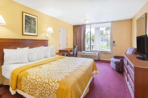 Howard Johnson by Wyndham Orlando/International Drive photo 3