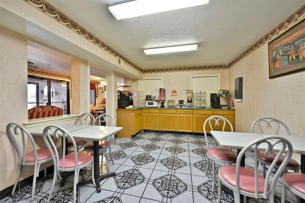 Budget Inn photo 4
