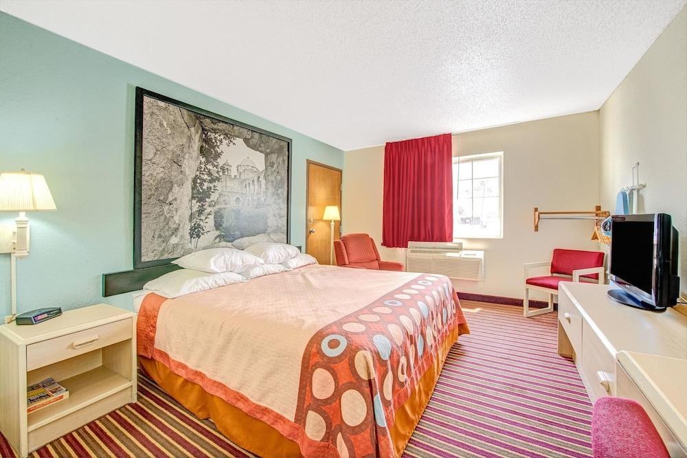 SUPER 8 MOTEL - SAN ANTONIO/FIESTA TEXAS AREA photo 3