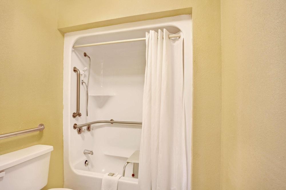 Super 8 by Wyndham Whites Creek/ Nashville NW Area photo 3