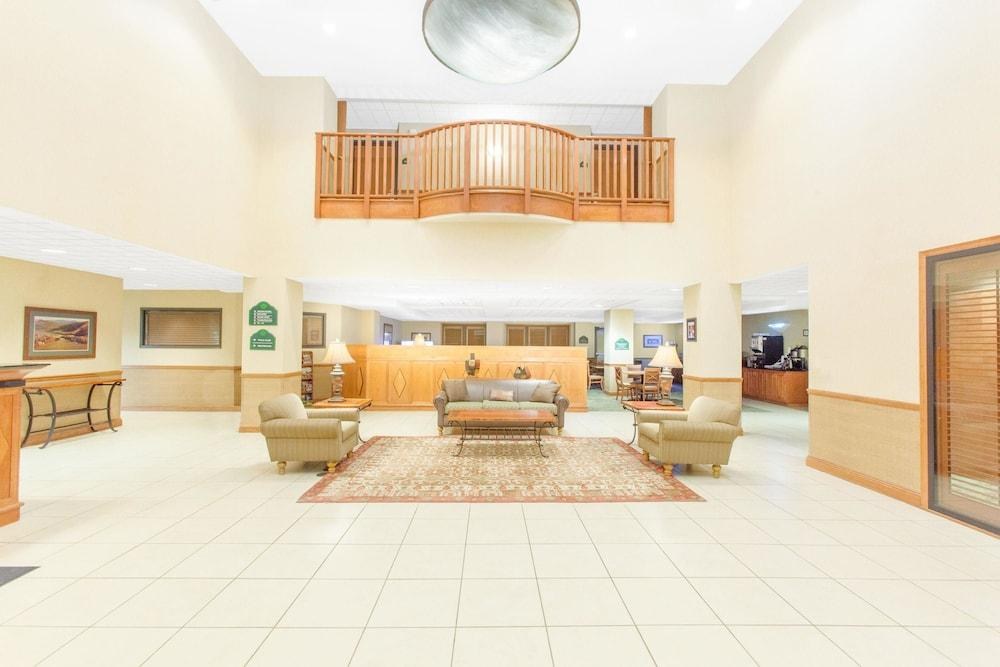 WINGATE BY WYNDHAM BENTONVILLE AIRPORT