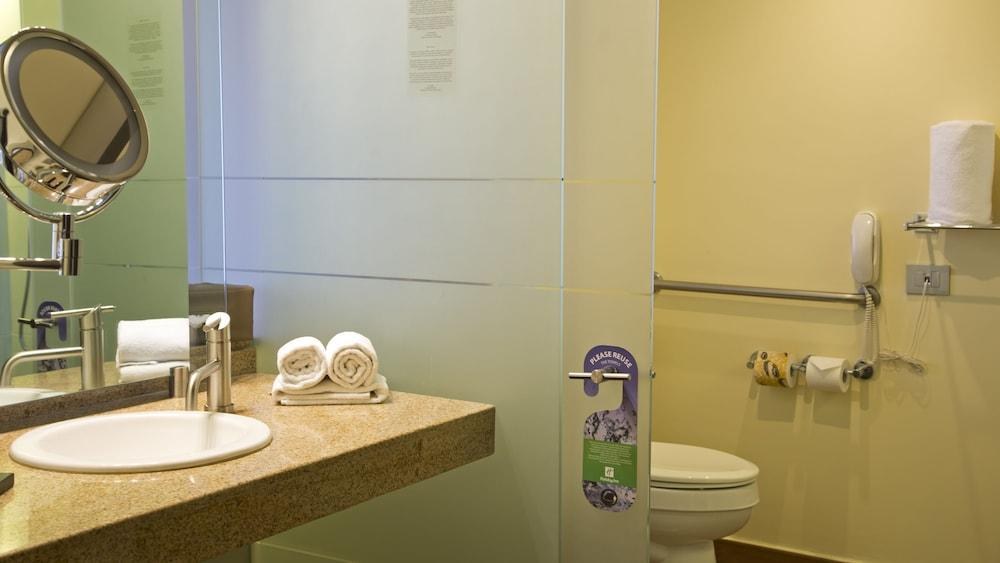 HOLIDAY INN MEXICO CITY-PLAZA UNIVERSIDAD photo 2